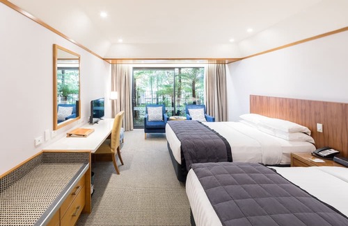 Burnside Hotel | Commodore Airport Hotel