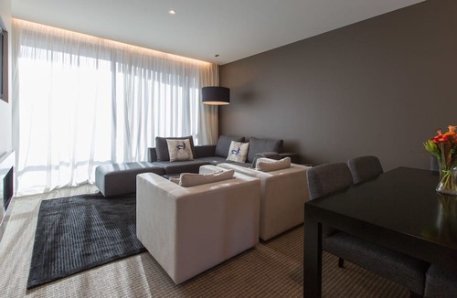 Burnside Hotel | Commodore Airport Hotel