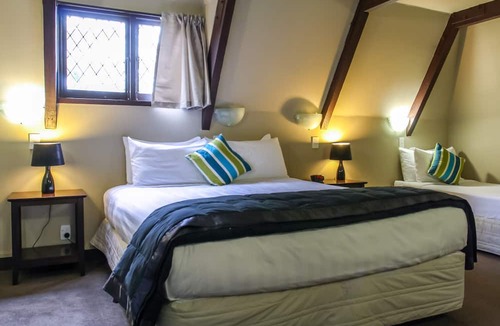 Merivale Hotel | Camelot Motor Lodge