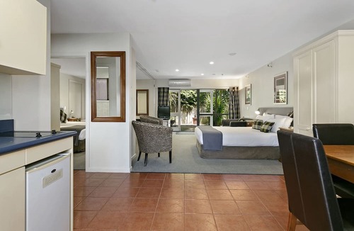 Taupo Hotel | Baycrest Lodge