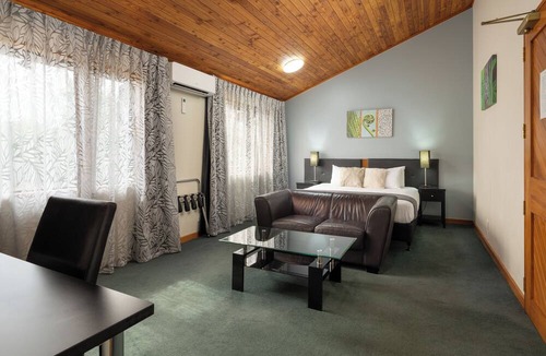 Blenheim Hotel | Riverside Hotel Marlborough