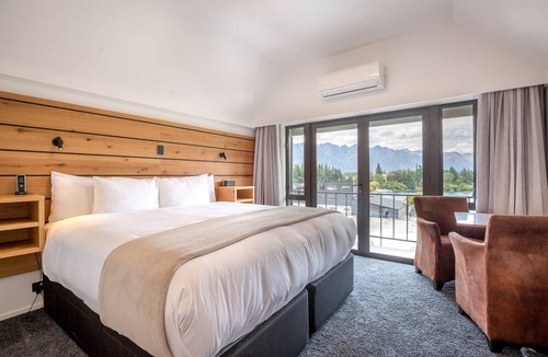 Queenstown Hotel | Lomond Lodge Motel & Apartments