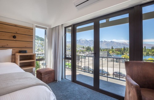 Queenstown Hotel | Lomond Lodge Motel & Apartments