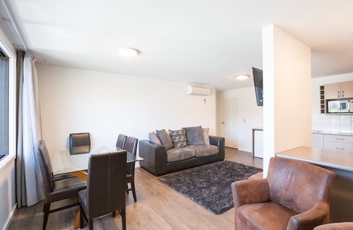 Queenstown Hotel | Lomond Lodge Motel & Apartments
