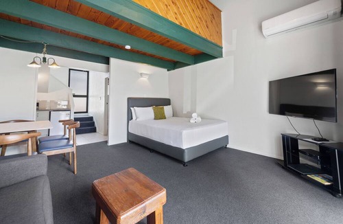 Fenton Street Hotel | Wylie Court