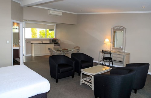 Whanganui Hotel | The Avenue Hotel