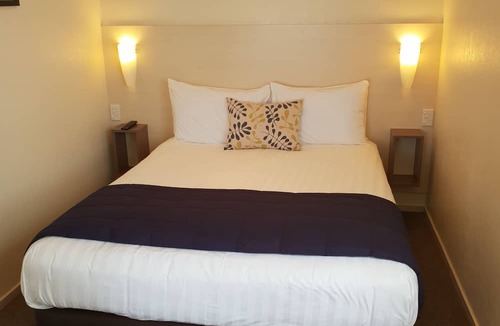 Russell Hotel | Hananui Lodge and Apartments
