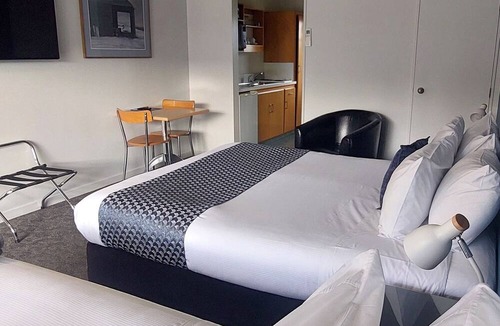 Lowburn Hotel | Lake Dunstan Motel