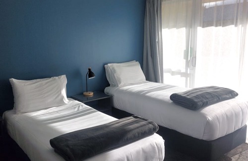 Lowburn Hotel | Lake Dunstan Motel