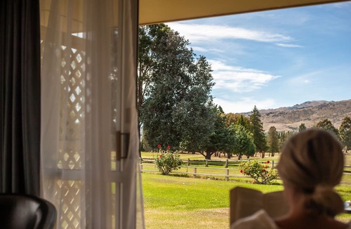 Lowburn Hotel | Lake Dunstan Motel