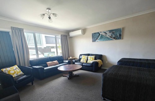 Palmerston North Hotel | Aztec Motel