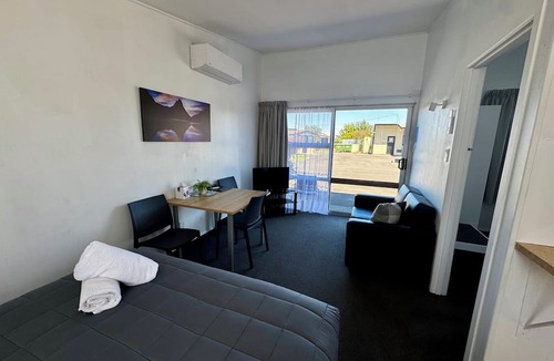 Napier Hotel | Spanish Lady Motel