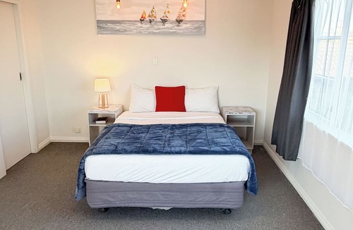 Petone Hotel | Settlers Motor Lodge
