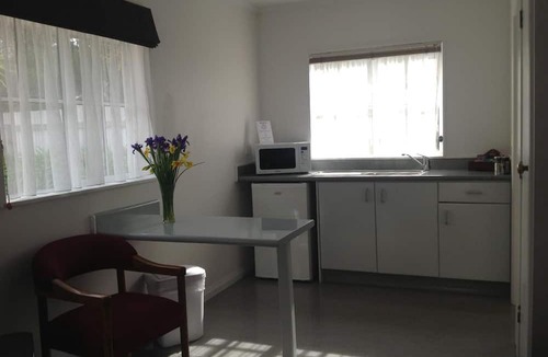 Petone Hotel | Settlers Motor Lodge