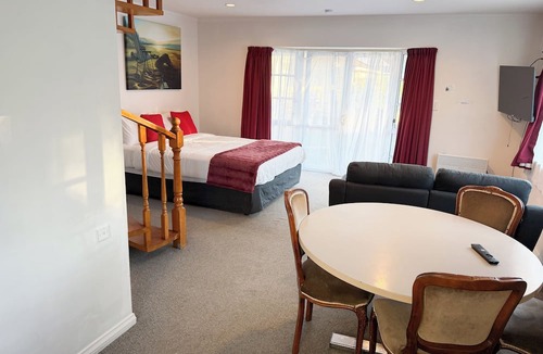 Petone Hotel | Settlers Motor Lodge