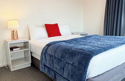 Petone Hotel | Settlers Motor Lodge