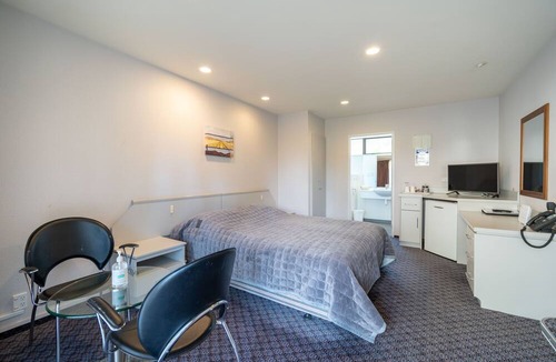Te Anau Hotel | The Village Inn Hotel