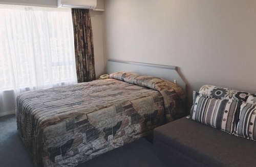 Te Anau Hotel | The Village Inn Hotel