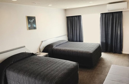 Te Anau Hotel | The Village Inn Hotel