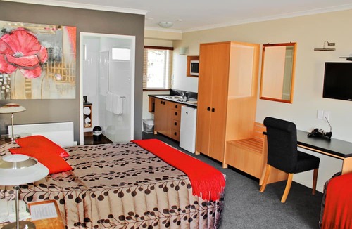 Picton Hotel | Picton Beachcomber Inn