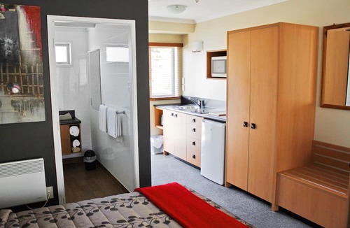 Picton Hotel | Picton Beachcomber Inn