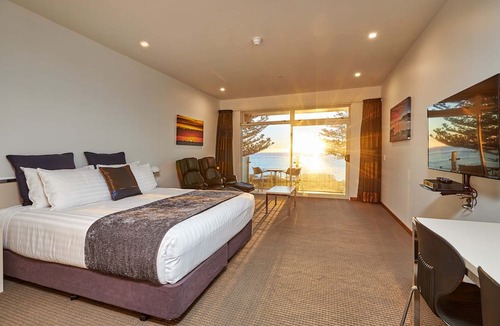 Kaikoura Hotel | The White Morph - Heritage Collection
