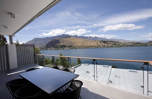Queenstown Hotel | The Rees Hotel and Luxury Apartments