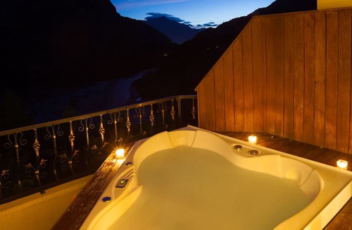 Arthur's Point Hotel | Nugget Point Hotel