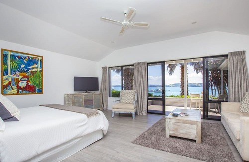 Kawau Island Cabin | The Beach House