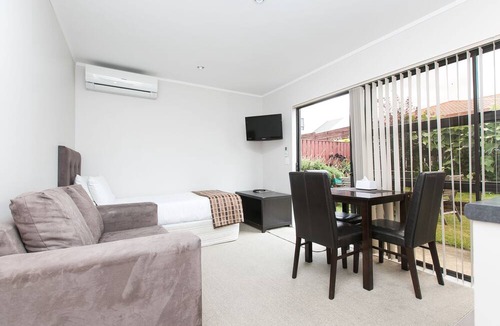 Pukekohe Hotel | Parkview Motor Inn, Pukekohe