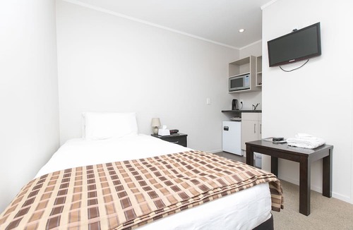 Pukekohe Hotel | Parkview Motor Inn, Pukekohe
