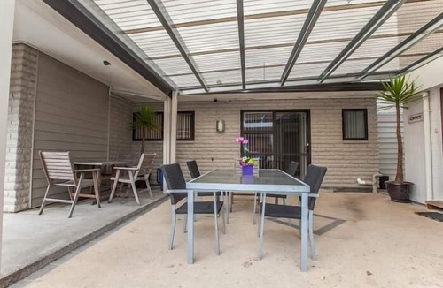Pukekohe Hotel | Parkview Motor Inn, Pukekohe