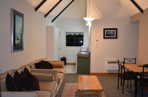 Snells Beach Hotel | Salty Dog Inn