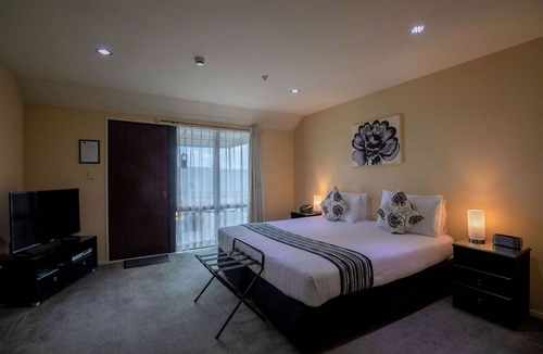 Redwood Hotel | Abbella Lodge Motel