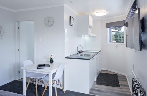 Taupo Hotel | Dunrovin Motel
