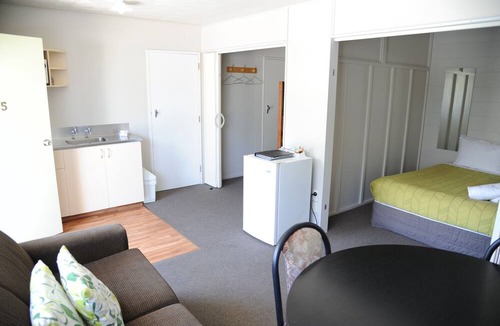 Grovetown Hotel | Blenheim Bridges Holiday Park
