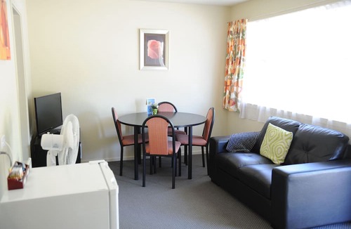 Grovetown Hotel | Blenheim Bridges Holiday Park