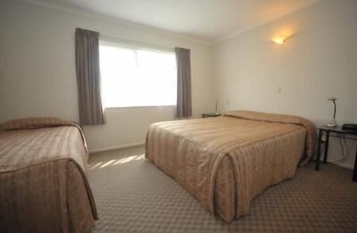 Hawera Hotel | Tudor Lodge Motel