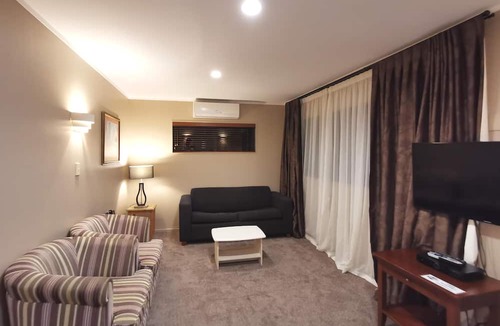 Epsom Hotel | Cornwall Park Motor Inn
