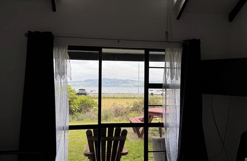 Two Mile Bay Hotel | Chelmswood Motel Taupo