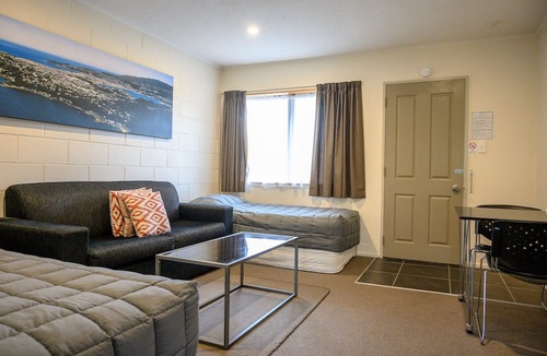 Petone Hotel | Foreshore Motor Lodge