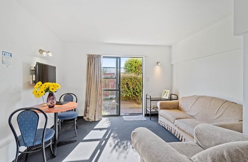 Upper Riccarton Hotel | Ascot Vale Motor Lodge
