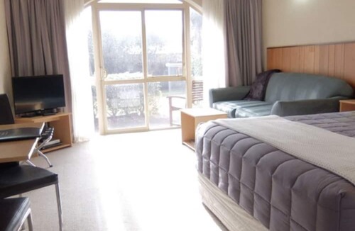 New Plymouth Hotel | 299 on Devon West