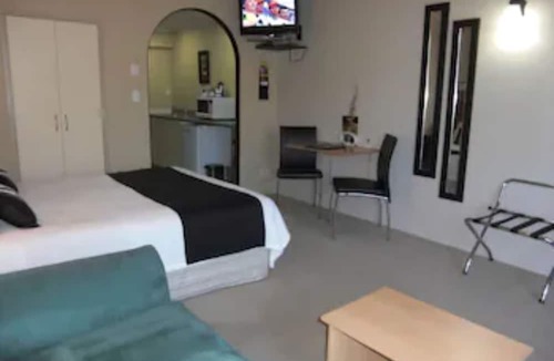 New Plymouth Hotel | 299 on Devon West