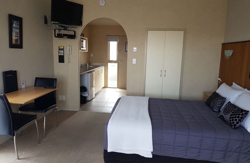 New Plymouth Hotel | 299 on Devon West