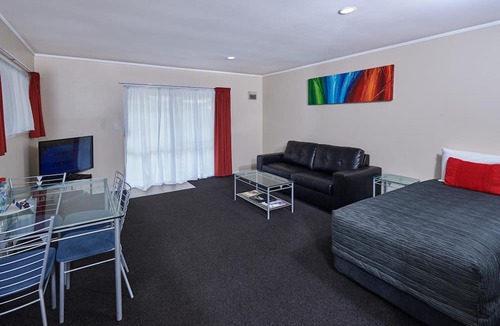 Whakatane Hotel | Livingston Motel