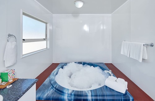 Whakatane Hotel | Livingston Motel
