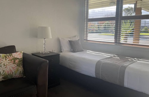 Trentham Hotel | Bristol Motel