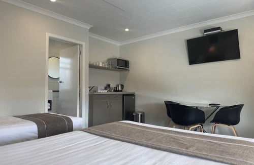 Trentham Hotel | Bristol Motel