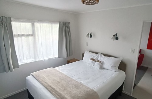 Opononi Hotel | Opononi Lighthouse Motel